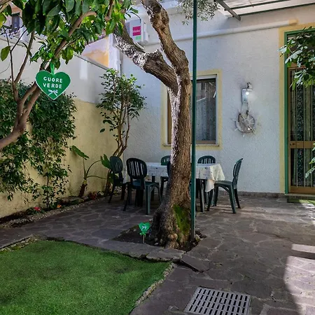 Апартаменты La Casina Dal Cuore Виареджо